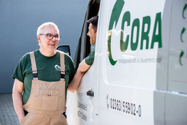 Monteure von Cora Montagegesellschaft für Bauelemente